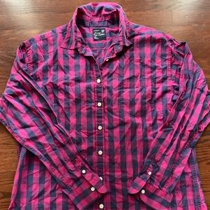 American Eagle pink navy buffalo check shirt. L